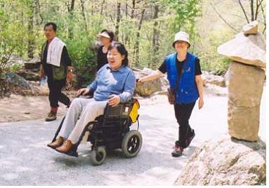 (매일신문) 중등장애인 비슬산 등정